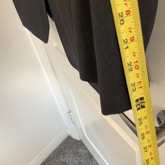 Joseph Abboud suit. - Picture 16 of 16